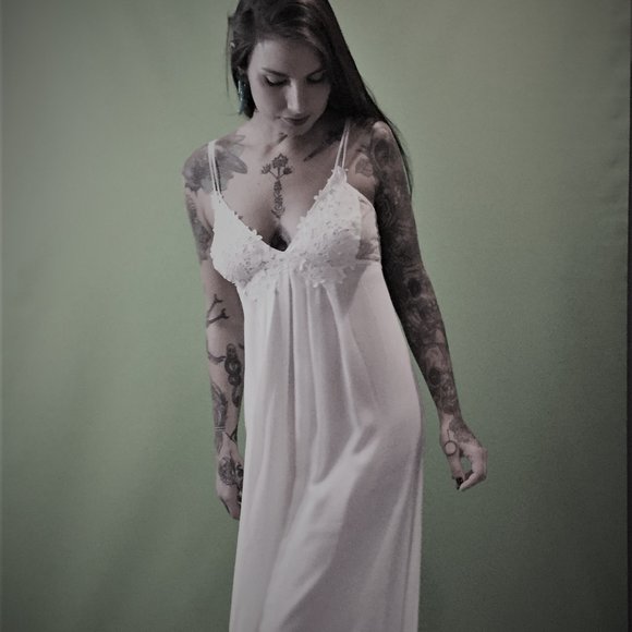 Isabella ivory bridal nightgown - Picture 8 of 10